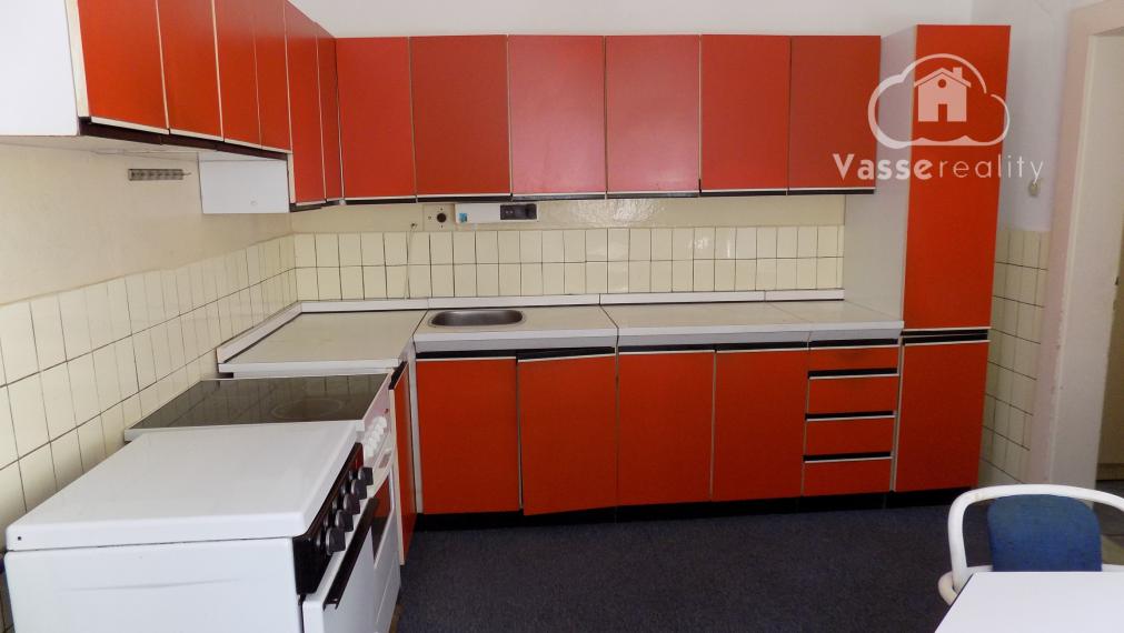 Na predaj 4 izb.dom s veľkou záhradou   3304 m2 v Rúbani  pri Štúrove .