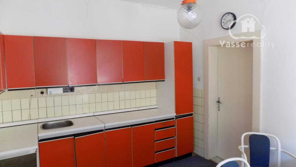 Na predaj 4 izb.dom s veľkou záhradou   3304 m2 v Rúbani  pri Štúrove .