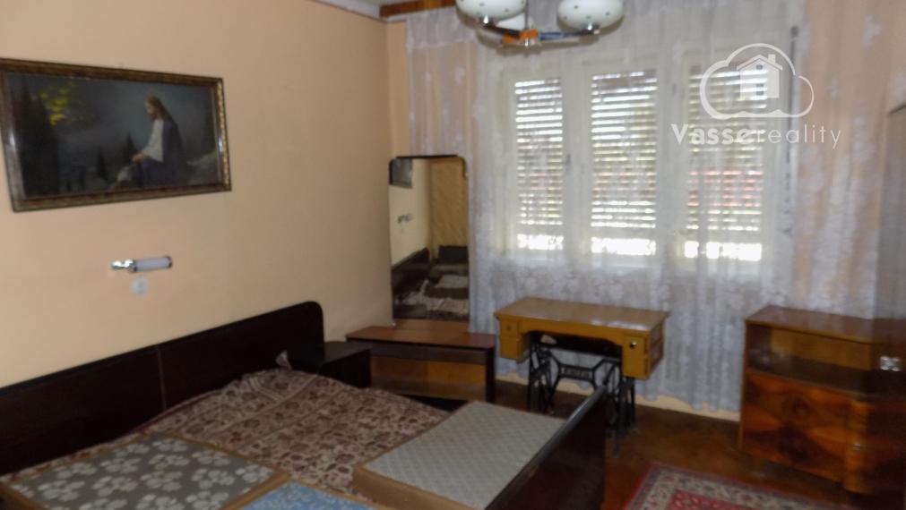 Na predaj 4 izb.dom s veľkou záhradou   3304 m2 v Rúbani  pri Štúrove .