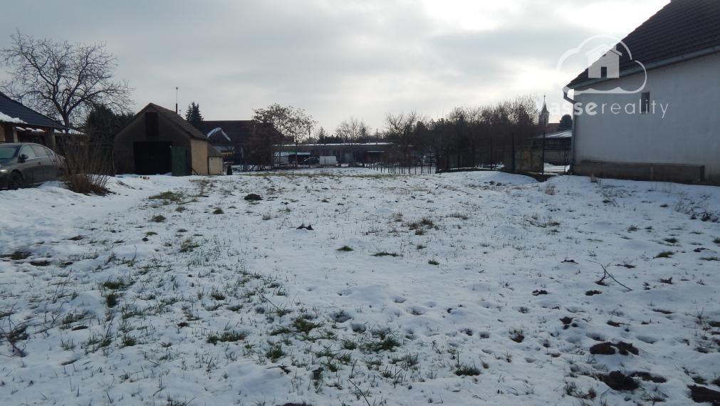 Na predaj pozemok so stavebným povolením, v Čalovci pri Komárne.