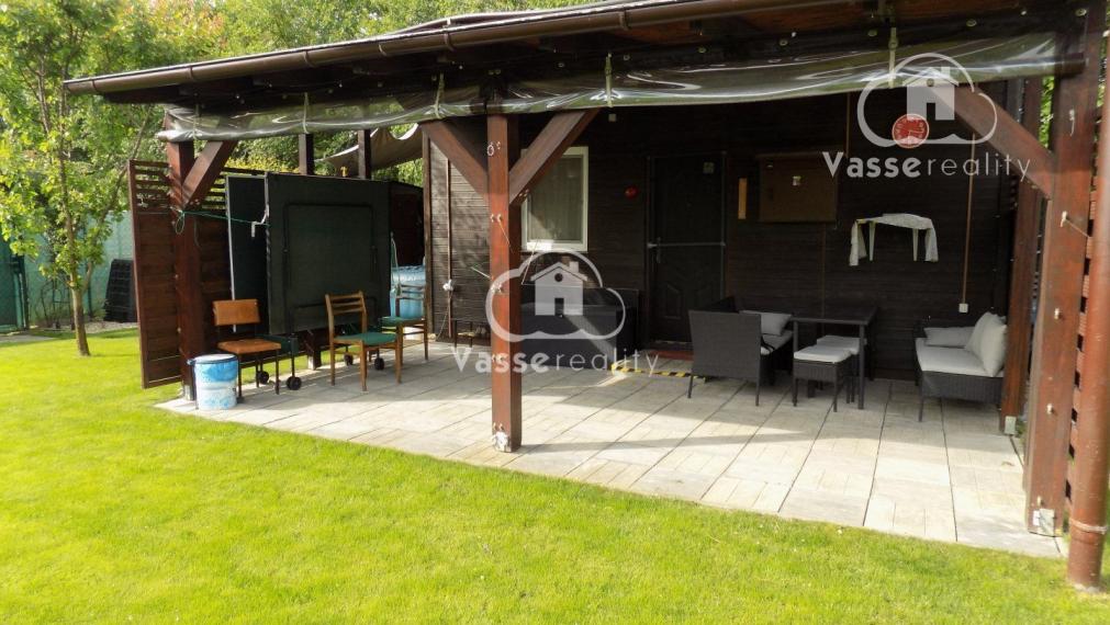 Na predaj chata s bazénom  v lokalite Ozón  pri Nových Zámkoch .