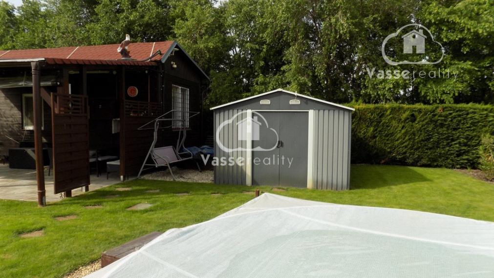 Na predaj chata s bazénom  v lokalite Ozón  pri Nových Zámkoch .