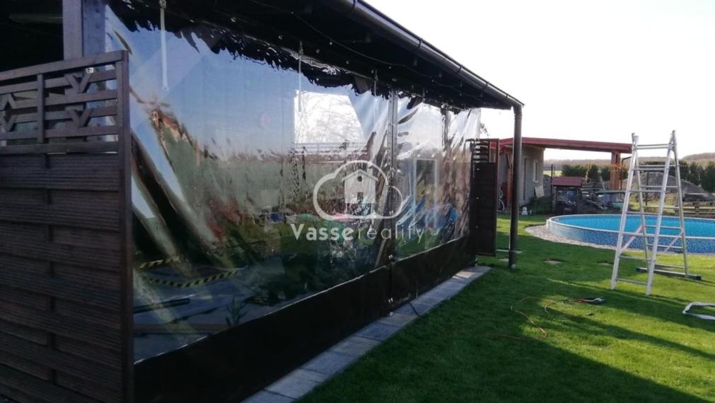 Na predaj chata s bazénom  v lokalite Ozón  pri Nových Zámkoch .