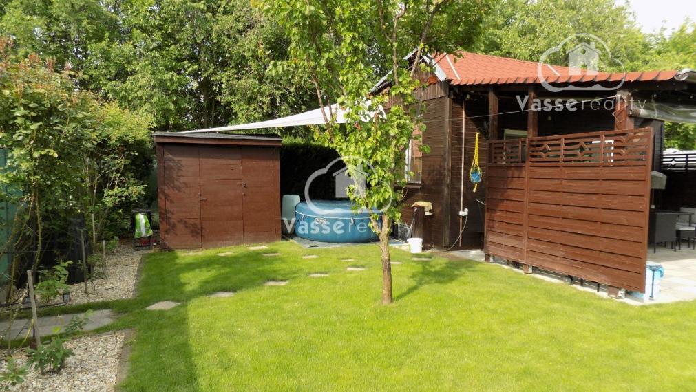 Na predaj chata s bazénom  v lokalite Ozón  pri Nových Zámkoch .