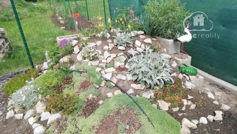 Na predaj chata s bazénom  v lokalite Ozón  pri Nových Zámkoch .