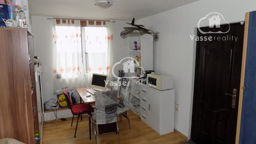 Na predaj chata s bazénom  v lokalite Ozón  pri Nových Zámkoch .