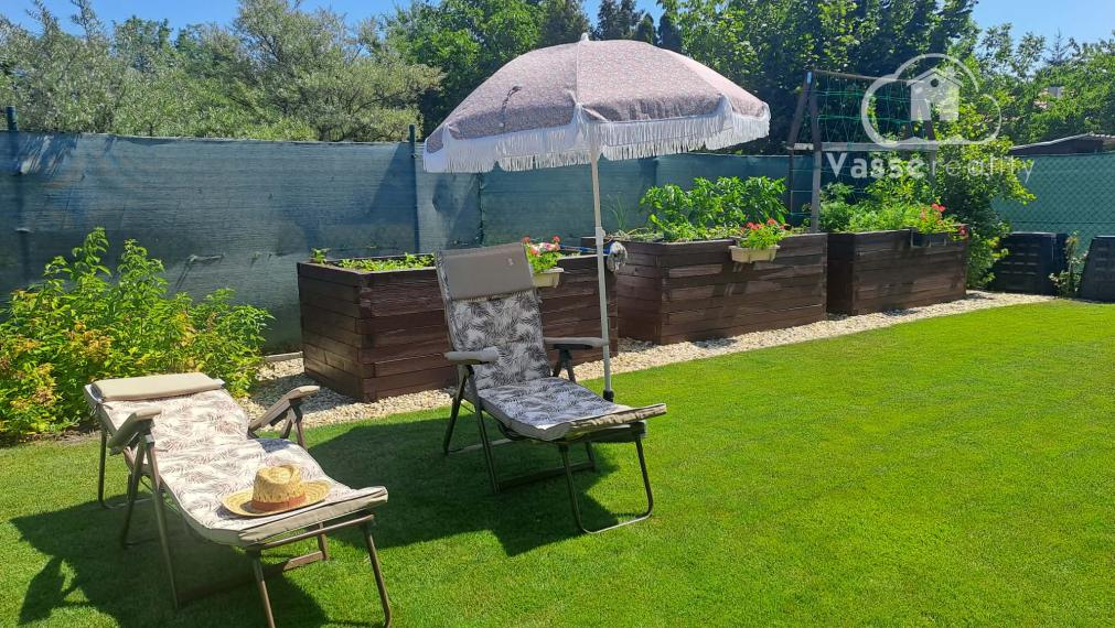 Na predaj chata s bazénom  v lokalite Ozón  pri Nových Zámkoch .