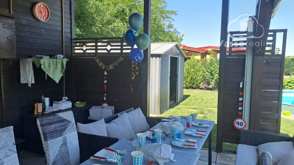 Na predaj chata s bazénom  v lokalite Ozón  pri Nových Zámkoch .