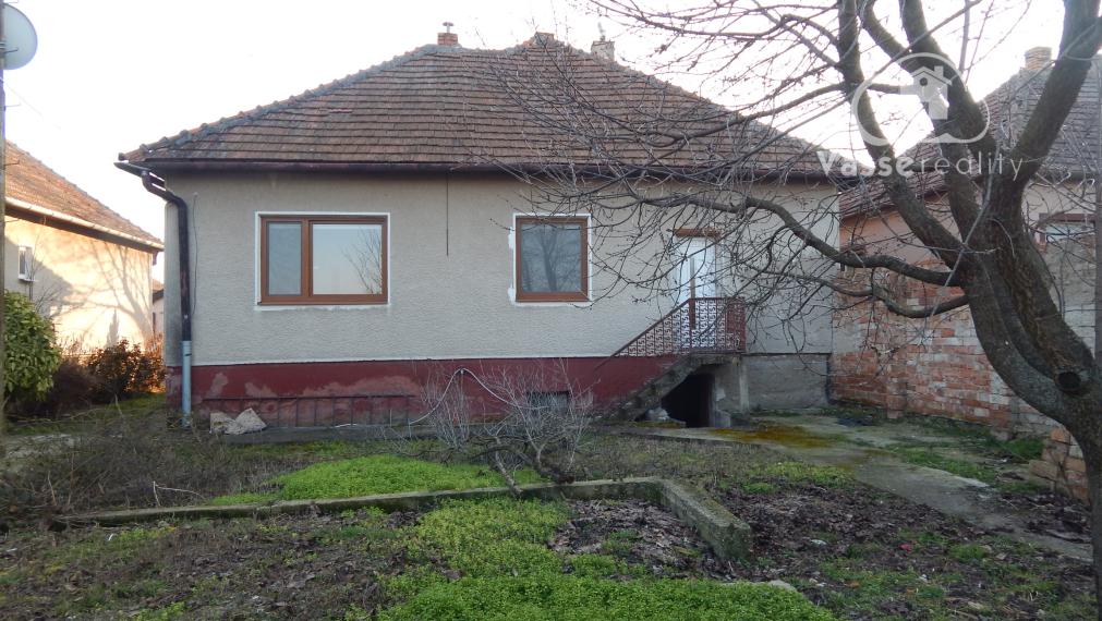 Na predaj 3 izbový rodinný dom v Šuranoch.