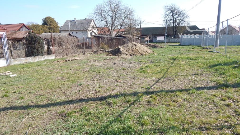 Na predaj pozemok 388 m2 v obci  Mužla pri Štúrove .