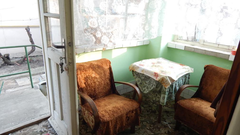 Na predaj 2 izbový  tehlový rodinný dom v Pribete, 18 km od Nových Zámkov.