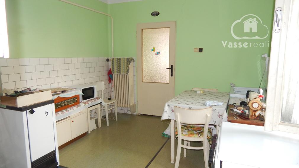 Na predaj 2 izbový  tehlový rodinný dom v Pribete, 18 km od Nových Zámkov.