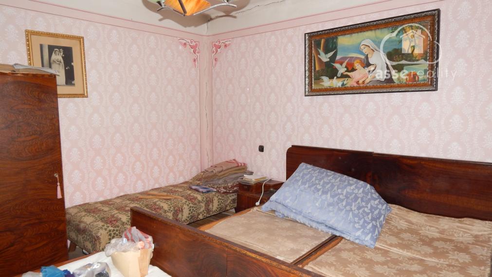 Na predaj 2 izbový  tehlový rodinný dom v Pribete, 18 km od Nových Zámkov.