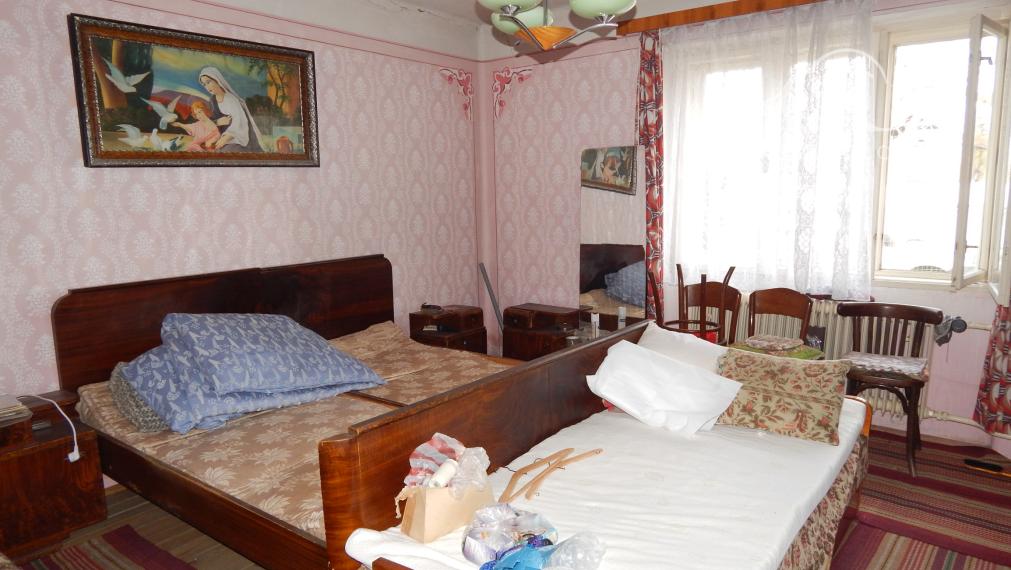 Na predaj 2 izbový  tehlový rodinný dom v Pribete, 18 km od Nových Zámkov.