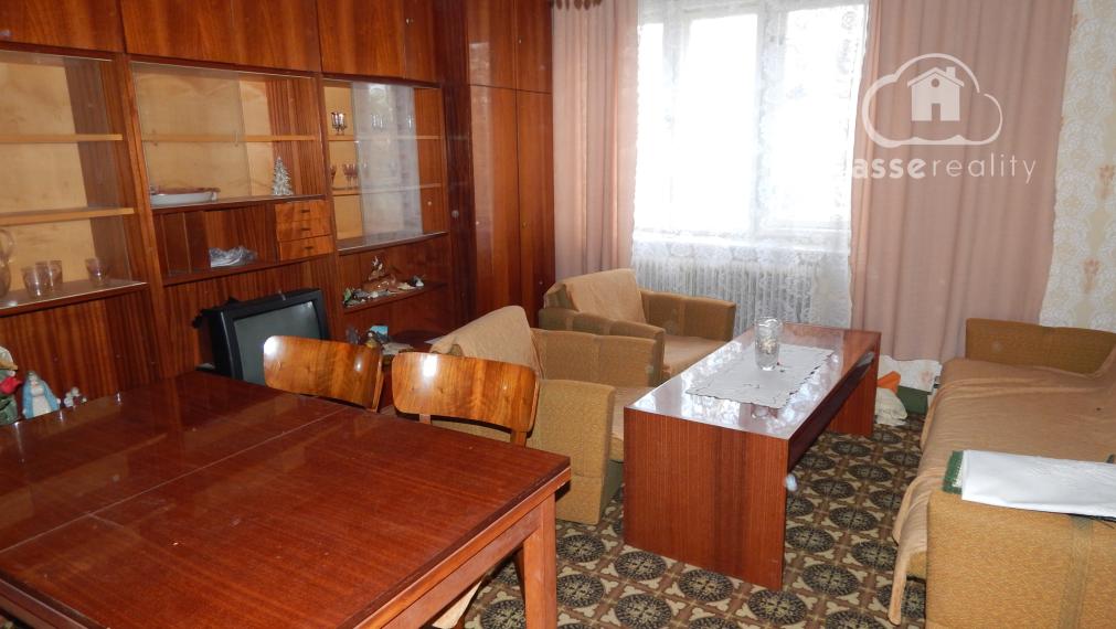 Na predaj 2 izbový  tehlový rodinný dom v Pribete, 18 km od Nových Zámkov.