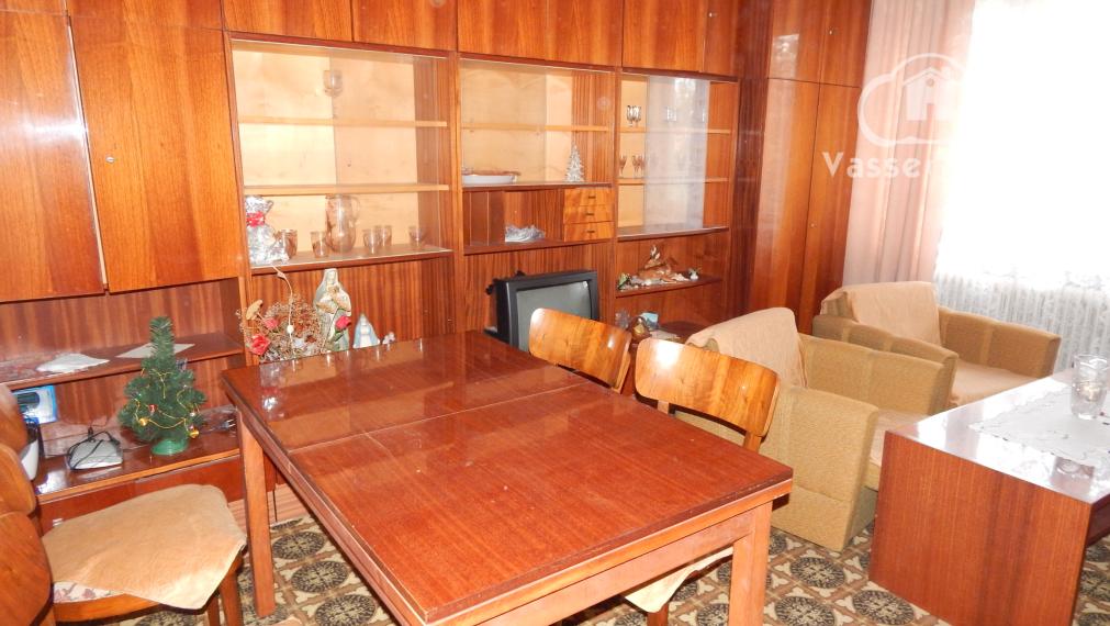 Na predaj 2 izbový  tehlový rodinný dom v Pribete, 18 km od Nových Zámkov.