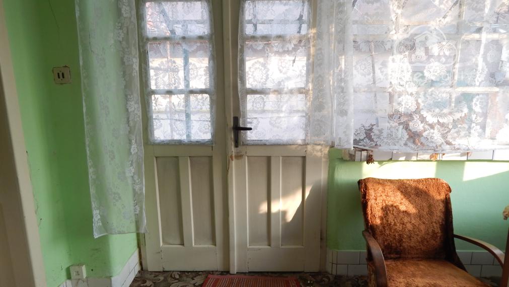 Na predaj 2 izbový  tehlový rodinný dom v Pribete, 18 km od Nových Zámkov.