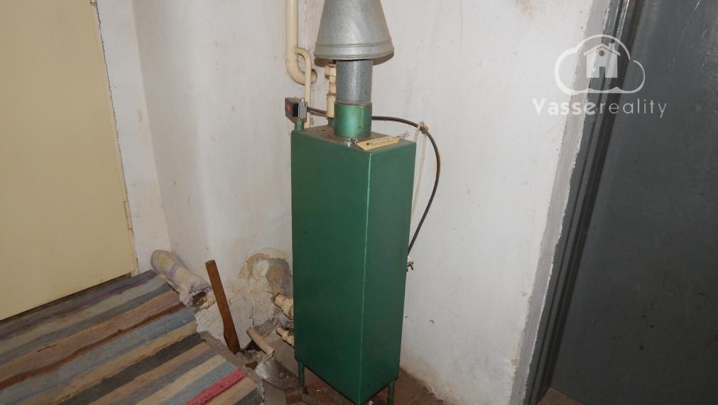 Na predaj 2 izbový  tehlový rodinný dom v Pribete, 18 km od Nových Zámkov.