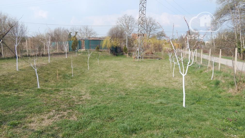 Vaša súkromná oáza pokoja: Zariadená chata s prístupom k rieke pri Martovciach .