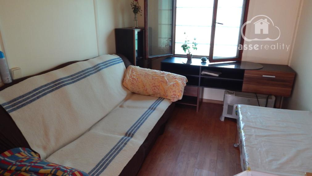 Vaša súkromná oáza pokoja: Zariadená chata s prístupom k rieke pri Martovciach .