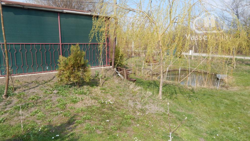 Vaša súkromná oáza pokoja: Zariadená chata s prístupom k rieke pri Martovciach .