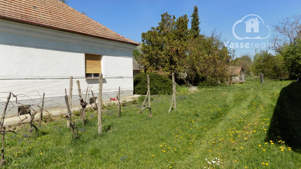 Na predaj 4 izb.dom s veľkou záhradou   3304 m2 v Rúbani  .