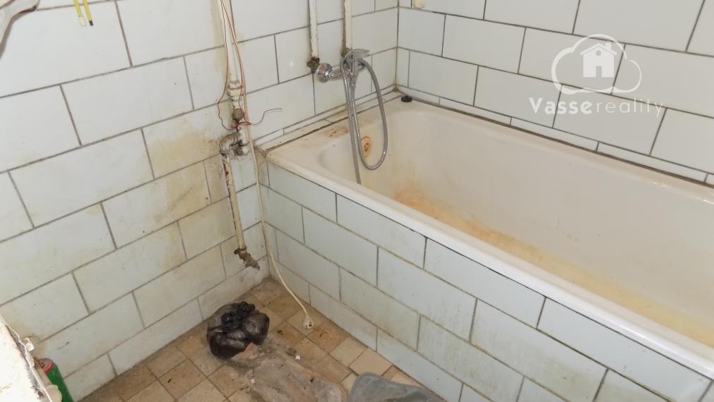 Na predaj tehlový dom v Strekove pri žel.stanici.