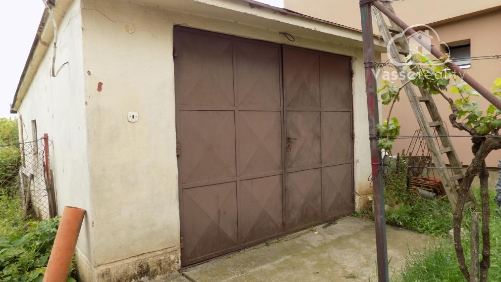 Na predaj tehlový dom v Strekove pri žel.stanici.