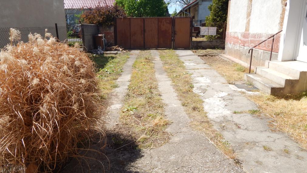 Na predaj 3 izbový rodinný dom v Strekove .