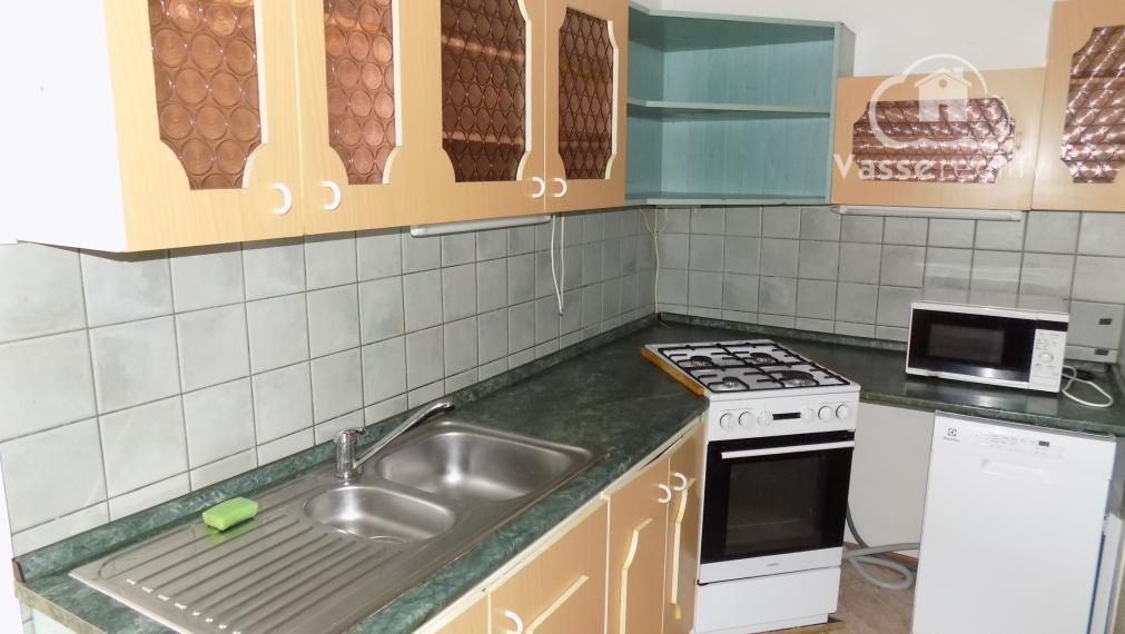 Priestranný 3-izbový byt s balkonom a výhľadom na rieku – Nové Zámky