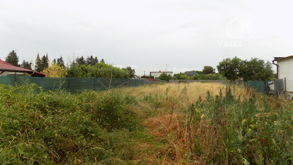 Na predaj rovinatý pozemok  v obci Bíňa -1088m2 pri Štúrove .