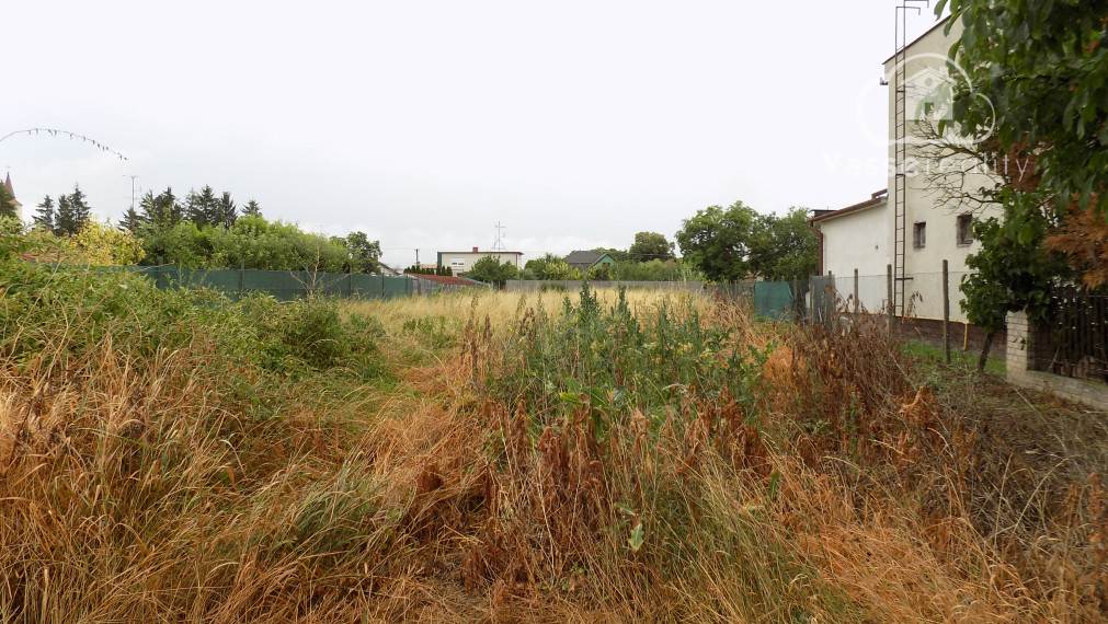 Na predaj rovinatý pozemok  v obci Bíňa -1088m2 pri Štúrove .