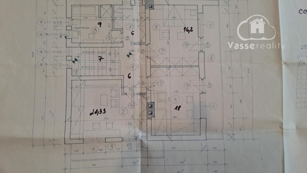Na predaj poschodový dom v Tvrdošovciach .
