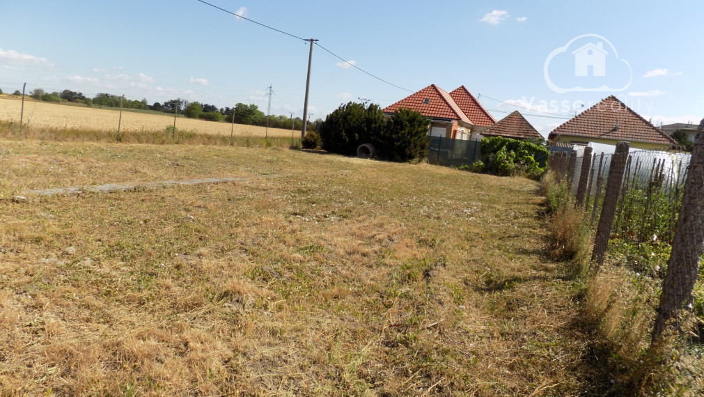 Na predaj pozemok v Tvrdošovciach 412 m2  .