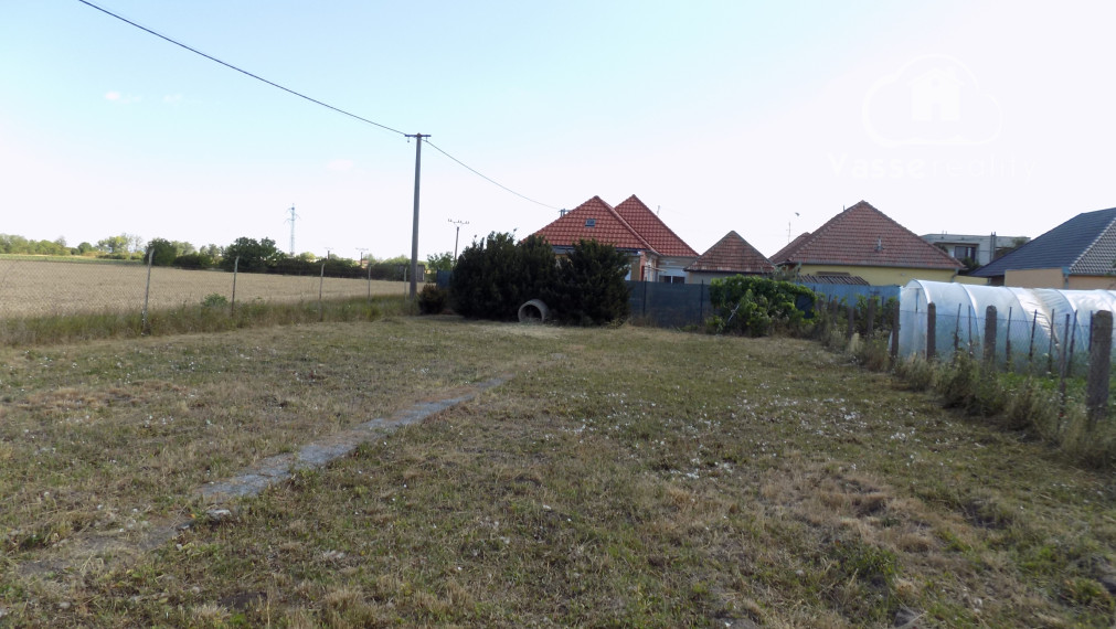 Na predaj pozemok v Tvrdošovciach 412 m2  .