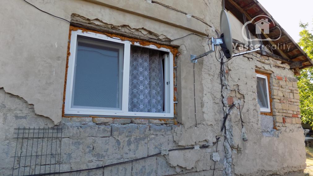 Na predaj murovaná chata na Tekvičnom poli v N. Zámkoch - vhodná aj na celoročné bývanie .