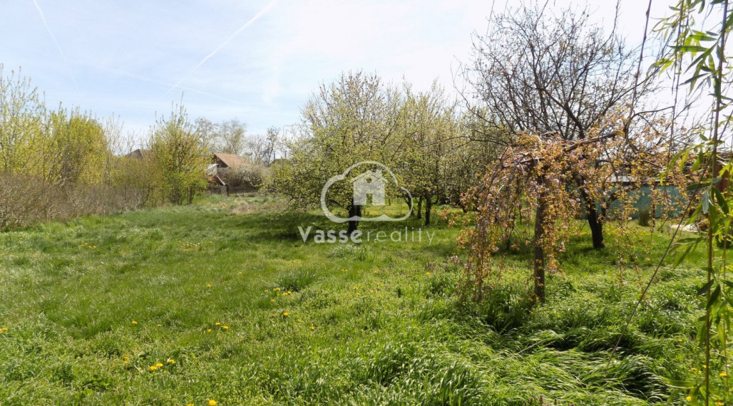 Pozemok 1715m2 v centre obce Tvrdošovce vhodné na stavbu pre 2 domy.