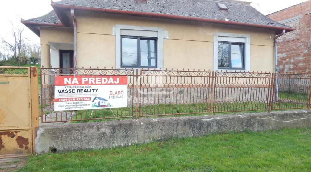 Na predaj 2 izbový tehlový  dom v Gbelciach s projektmi .