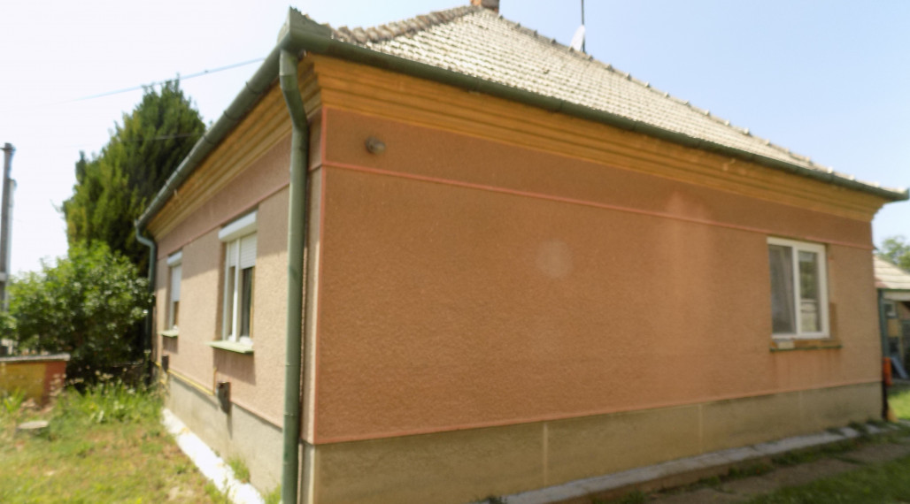 Na predaj suchý 3 izb. domček v obci Rúbaň  s novou elektrinou - Štúrovo len 30 km.