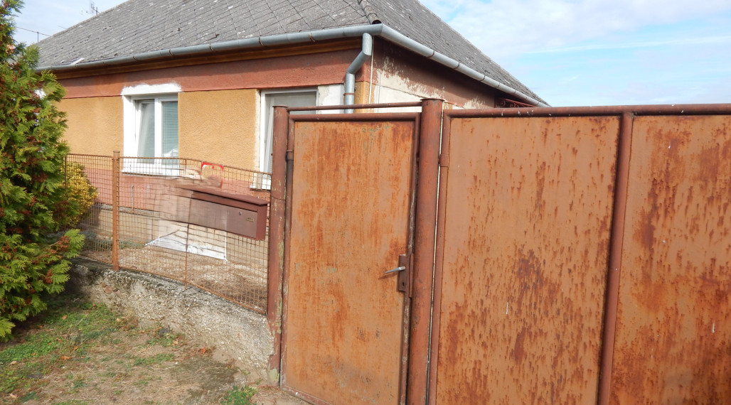 Na predaj 3 izbový rodinný dom v Strekove .