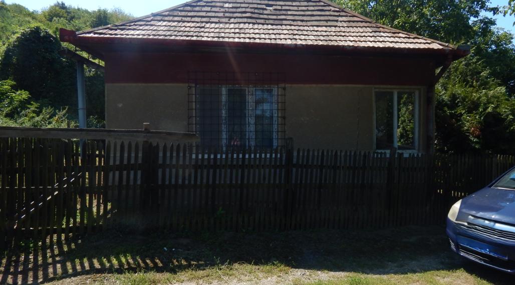 Na predaj chalupa  v Dubníku pri Štúrove  .