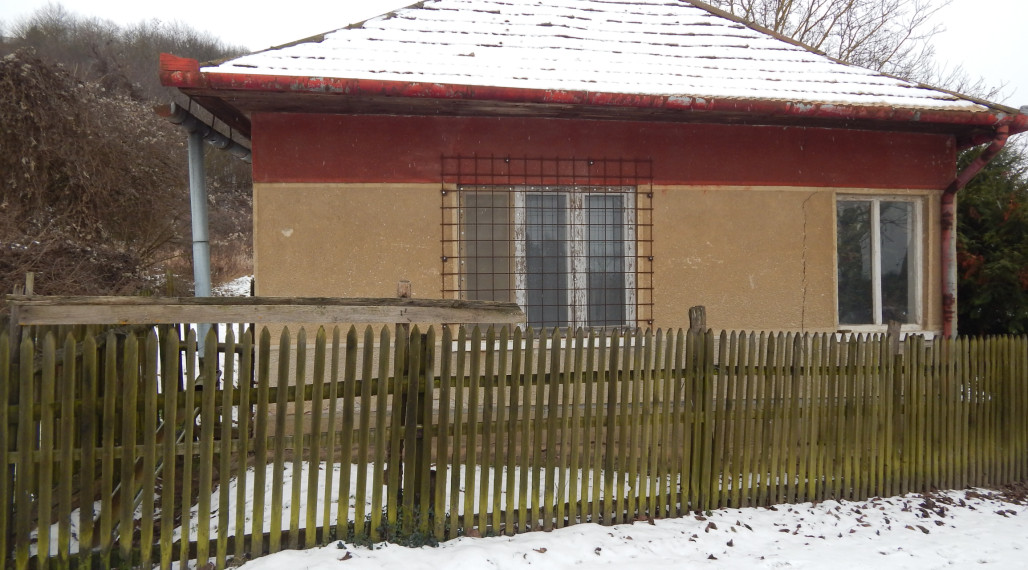 Na predaj chalupa  v Dubníku pri Štúrove  .