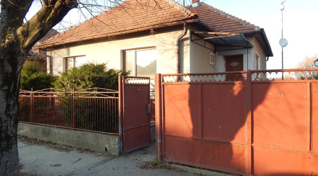 Na predaj 3 izbový rodinný dom v Šuranoch.