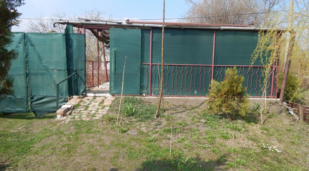 Vaša súkromná oáza pokoja: Zariadená chata s prístupom k rieke pri Martovciach .