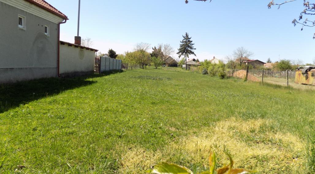 Na predaj slnečný pozemok 1356 m2 v známej vinárskej obci Rúbaň - vynikajúca cena !