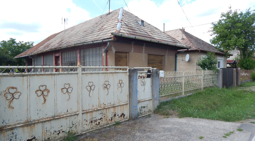 Na predaj 3 . izbový vidiecky dom v Malých Kosihách.