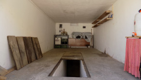 Nadštandardne vybavená garáž s pivnicou a studňou v Štúrove - fotografia 2
