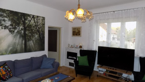 Tehlový dom s obytným podkrovím v Zemianskej Olči s peknou záhradou - fotografia 10