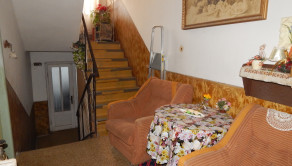 Priestranný 4 -izb . dom v obci  ĽUBÁ pri Štúrove . - fotografia 9