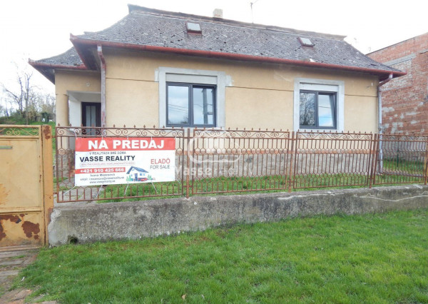 Na predaj 2 izbový tehlový  dom v Gbelciach s projektmi .